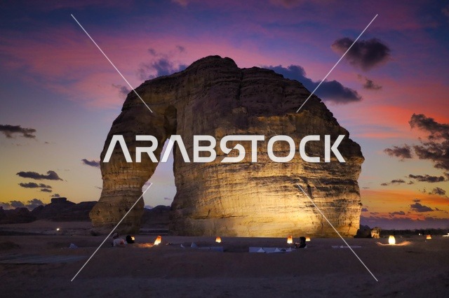 جبل الفيل في مدينة العلا السعودية وقت الغروب