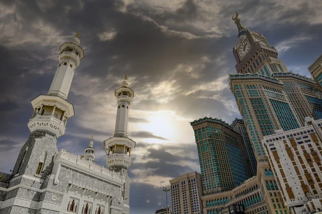 المسجد الحرام بمكة و برج الساعة - الفنادق