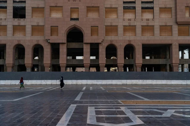 ساحة ومبنى معماري في المدينة المنورة السعودية