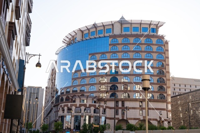 هندسة معمارية لفندق حديث في المدينة المنورة