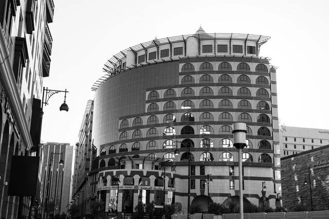 الهندسة المعمارية الحديثة للفنادق في المدينة المنورة