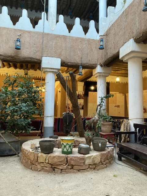 متحف العقيلات ببريدة فناء تراثي قديم متحف العقيلات ببريدة فناء تراثي قديم