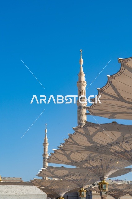 المسجد النبوي المدينة المنورة مظلات الساحة والمآذن