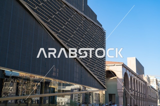 عمارة حديثة وتقليدية في المدينة المنورة بالمملكة