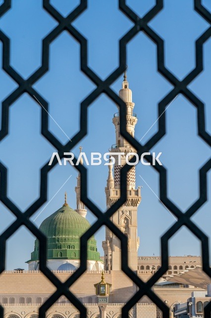 القبة الخضراء ومنارة المسجد النبوي في المدينة المنورة