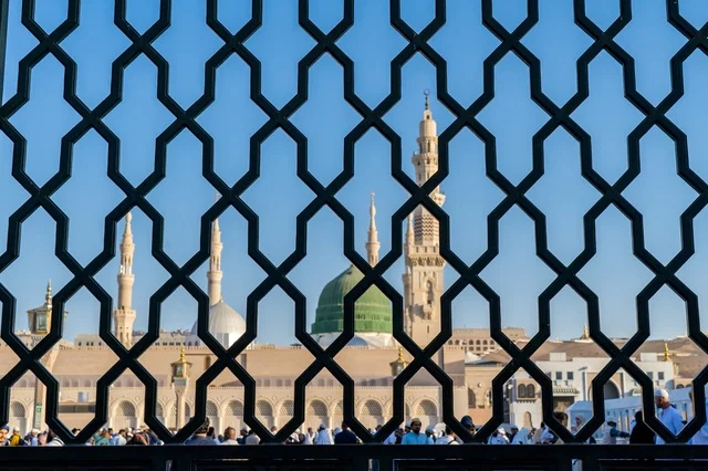 المسجد النبوي الشريف والقبة الخضراء في المدينة المنورة المسجد النبوي الشريف والقبة الخضراء في المدينة المنورة