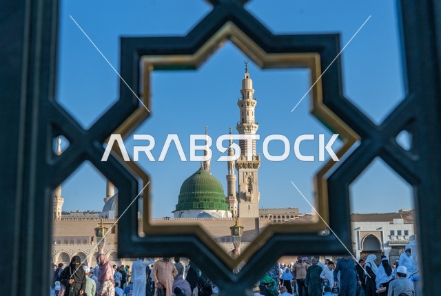 القبة الخضراء والمسجد النبوي الشريف في المدينة المنورة
