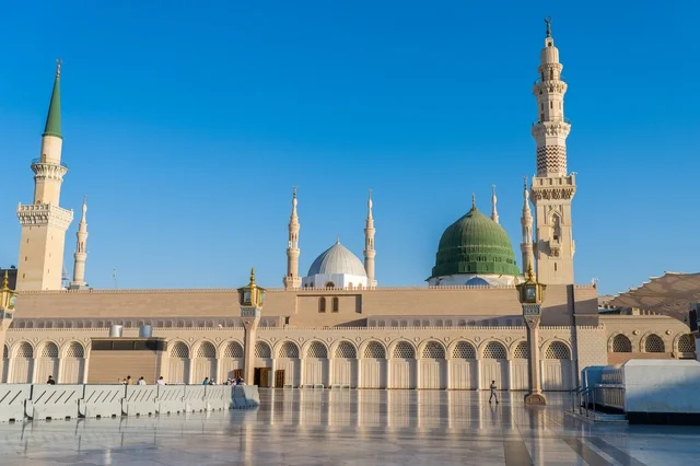 المسجد النبوي الشريف والقبة الخضراء في المدينة المنورة