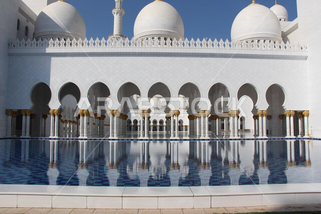 جامع الشيخ زايد بن سلطان آل نهيان في أبوظبي بدولة الإمارات العربية المتحدة ، مسجد الشيخ زايد بأبو ظبي ، العبادة والتقرب الى الله ، الفن الاسلامي المعماري في الإمارات ، قبة مسجد الشيخ زايد الكبير