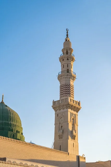 مئذنة المسجد النبوي والقبة الخضراء في المدينة المنورة