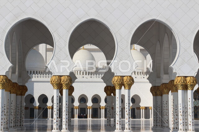 جامع الشيخ زايد بن سلطان آل نهيان في أبوظبي بدولة الإمارات العربية المتحدة ، مسجد الشيخ زايد بأبو ظبي ، العبادة والتقرب الى الله ، الفن الاسلامي المعماري في الإمارات ، قبة مسجد الشيخ زايد الكبير