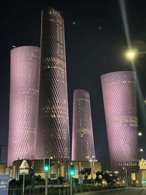أبراج لوسيل بلازا في قطر عمارة حديثة ليلا
