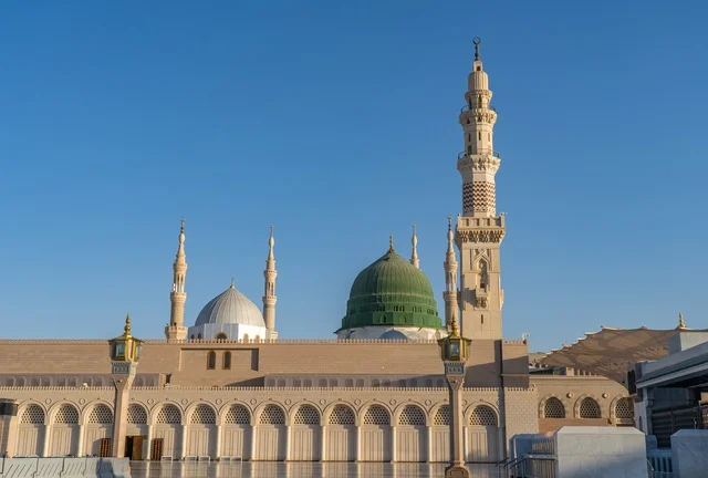 المسجد النبوي الشريف والقبة الخضراء في المدينة المنورة