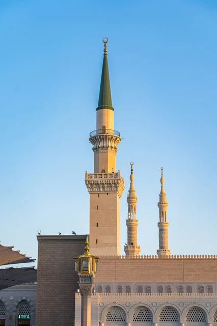 مآذن المسجد النبوي الشريف في المدينة المنورة