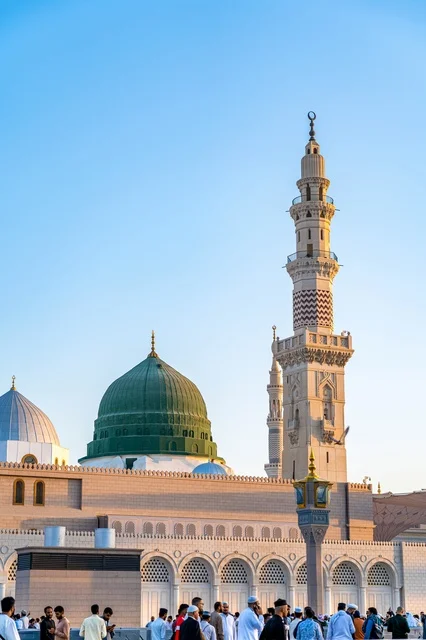 القبة الخضراء ومئذنة المسجد النبوي في المدينة المنورة القبة الخضراء ومئذنة المسجد النبوي في المدينة المنورة