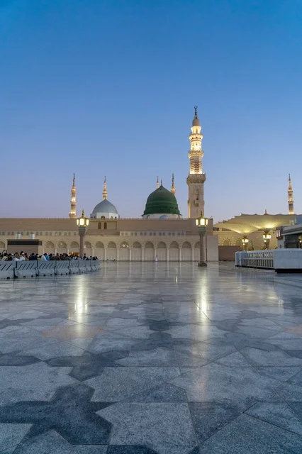 المسجد النبوي الشريف والقبة الخضراء في المدينة المنورة