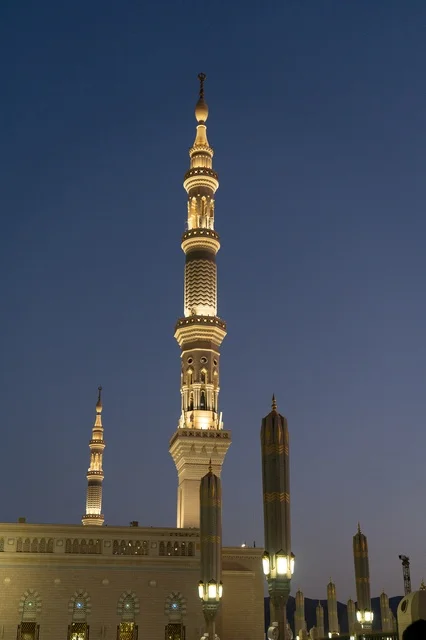 مئذنة المسجد النبوي المدينة المنورة ليلاً
