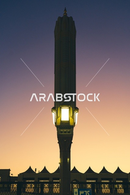 مظلات المسجد النبوي في المدينة المنورة وقت الغروب