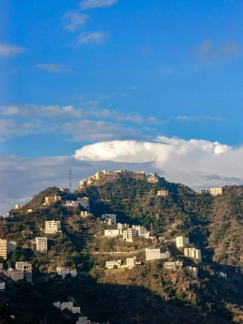 مباني سكنية على جبال جازان في السعودية