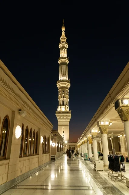 مئذنة المسجد النبوي في المدينة المنورة ليلاً مئذنة المسجد النبوي في المدينة المنورة ليلاً