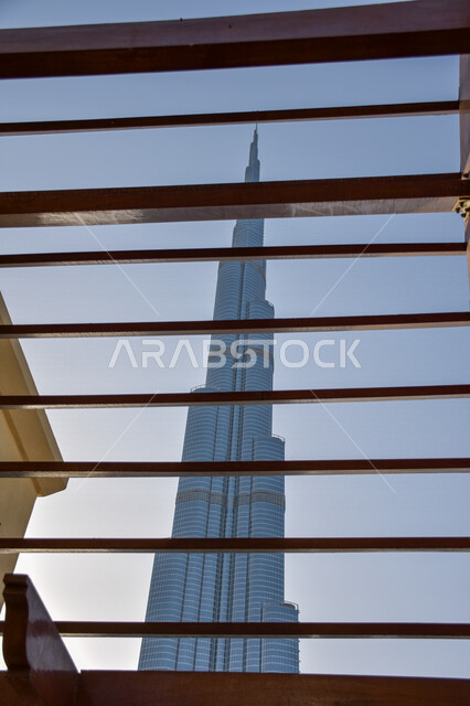 برج خليفة في دبي بالامارات العربية المتحدة، الفن الهندسي المعماري بالإمارات، معالم الإمارات المشهورة، ابراج وناطحات سحاب، السياحة في الإمارات
