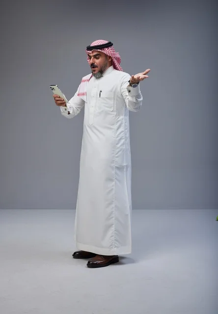 Saudi Man in Traditional Dress Reacts to Smartphone