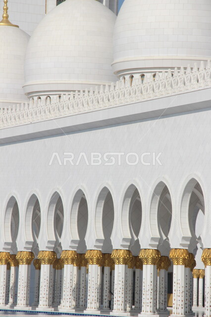 مسجد الشيخ زايد بن سلطان آل نهيان في مدينة أبو ظبي ، جمال التصاميم المعمارية الاسلامية في المسجد الكبير، اماكن دينية في الامارات العربية المتحدة ، اسلاميات وعبادة 