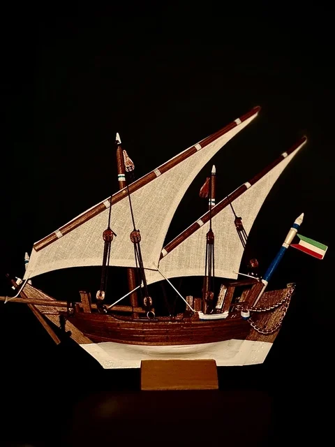 مجسم سفينة البوم الكويتية التراثية الخشبية