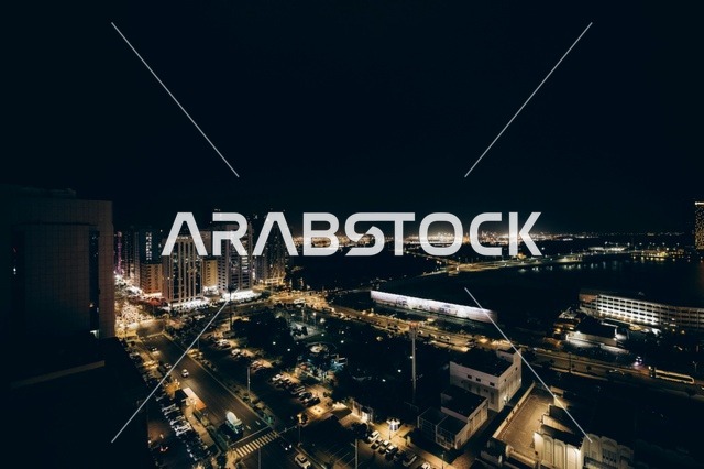 أنوار مدينة دبي المتلألئة والتطور العمراني ليلاً