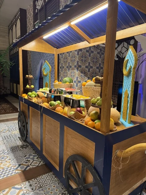 عربة فواكه رمضانية تقليدية في الدوحة قطر