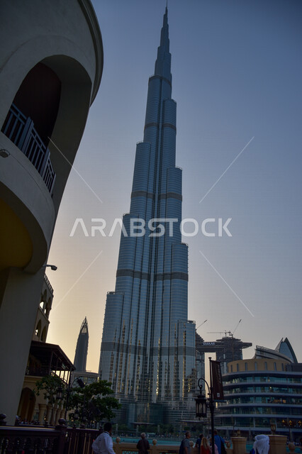 صورة لبرج خليفة وقت الغروب في دبي، التطور العمراني ، اعلى ناطحات السحب في دبي ، معالم الإمارات المشهورة،  السياحة في الإمارات العربية المتحدة