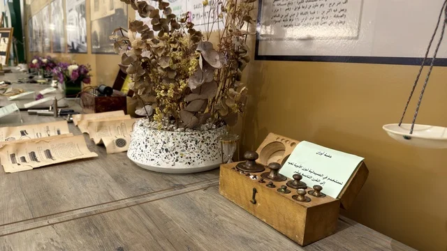 أدوات ومخطوطات طبية قديمة في منتدى الدمام