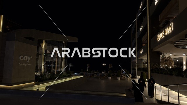 مجمع مطل الخبر الواجهة البحرية عمارة حديثة ليلاً