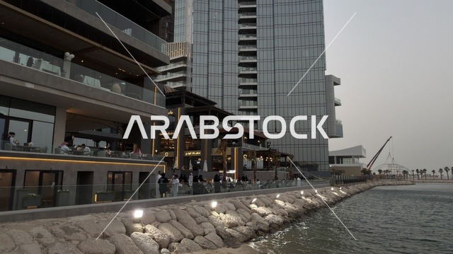 مجمع مطل بالخبر في الواجهة البحرية