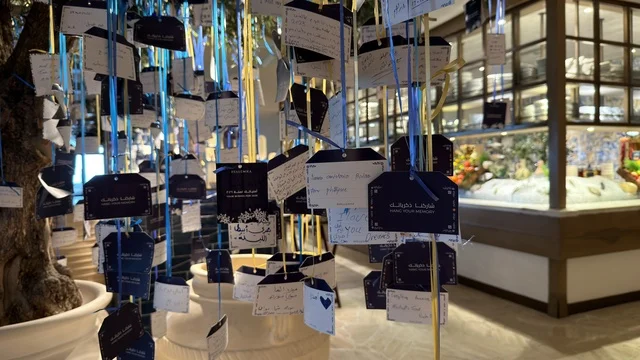 بطاقات شجرة الأمنيات في مجمع مطل الخبر