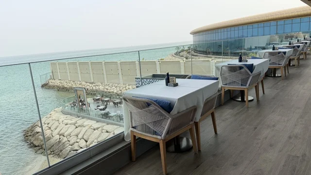 مجمع مطل الخبر جلسات خارجية مطلة على البحر