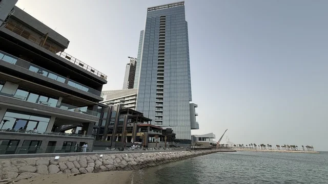 مجمع مطل الخبر الواجهة البحرية والعمارة الحديثة