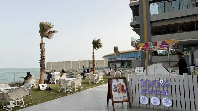 مجمع مطل الخبر جلسات خارجية على الواجهة البحرية