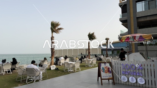 مجمع مطل بالخبر جلسات خارجية على الواجهة البحرية