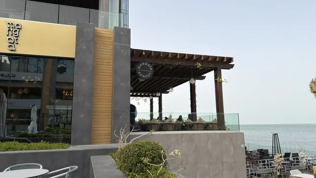 مجمع مطل الخبر الواجهة البحرية والعمارة الحديثة