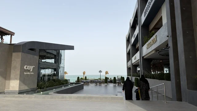 مجمع مطل الخبر السعودية عمارة حديثة وواجهة بحرية