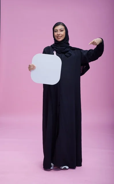 Saudi woman holding blank rounded sign