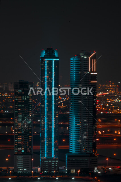 صورة ليلية للابراج وناطحات السحاب في دبي ، الفن الهندسي والمعماري في الامارات العربية المتحدة ، الابراج الشاهقة في الامارات