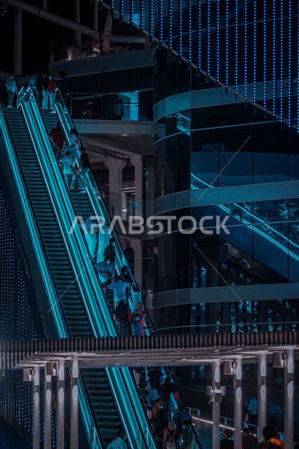 مصعد كهربائي في معرض اكسبو الدولي 2020 بمدينة دبي في الإمارات العربية المتحدة، الفن الهندسي المعماري المميز، معرض اكسبو الدولي 2020، السياحة في الامارات