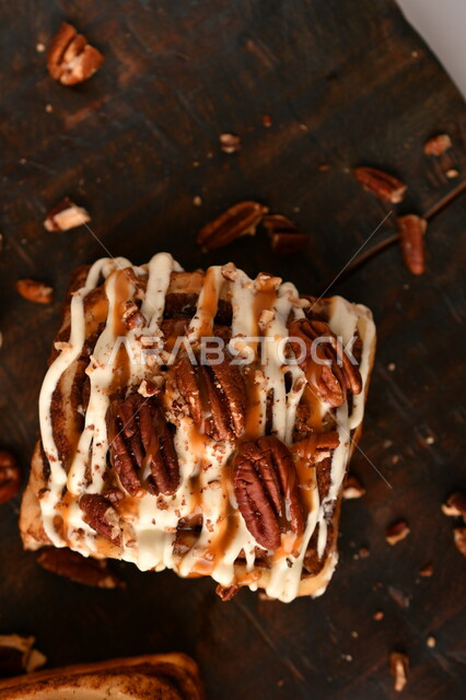 صورة مقربة للفائف القرفة اللذيذة، لفائف السينابون، معجنات، مخبوزات طازجة، لفائف الحلوى الشهية