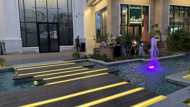 جلسات خارجية في مجمع جراند هاوس الخبر