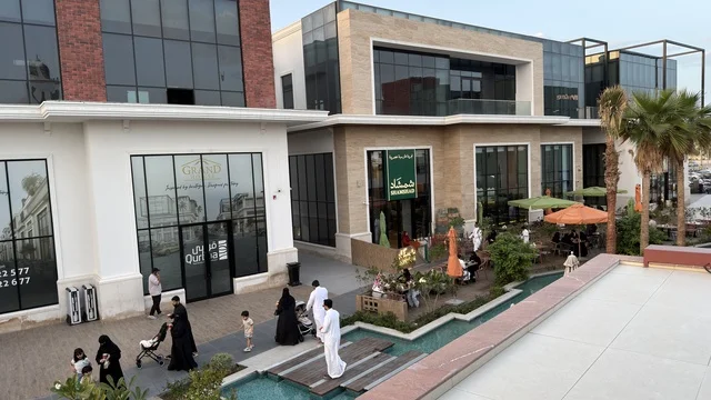 مجمع جراند هاوس ممرات مائية ونوافير