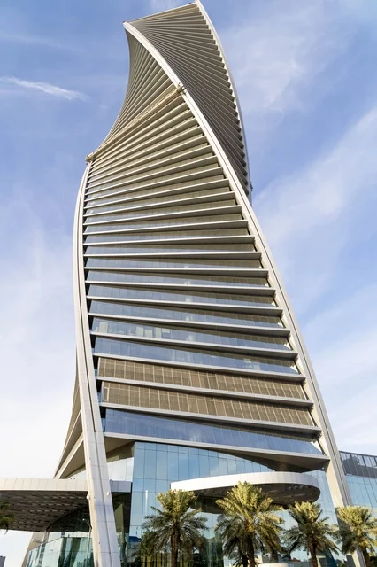 برج مجدول الرياض ناطحة سحاب حديثة بتصميم ملتوي