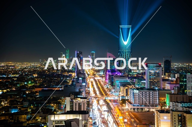 برج المملكة وأفق مدينة الرياض في مشهد ليلي سياحي حديث