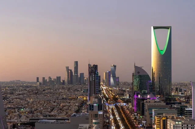 أفق مدينة الرياض وبرج المملكة في المملكة العربية السعودية